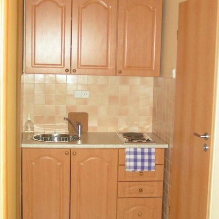 Kucko Panzio Gyor Apartment ภายนอก รูปภาพ