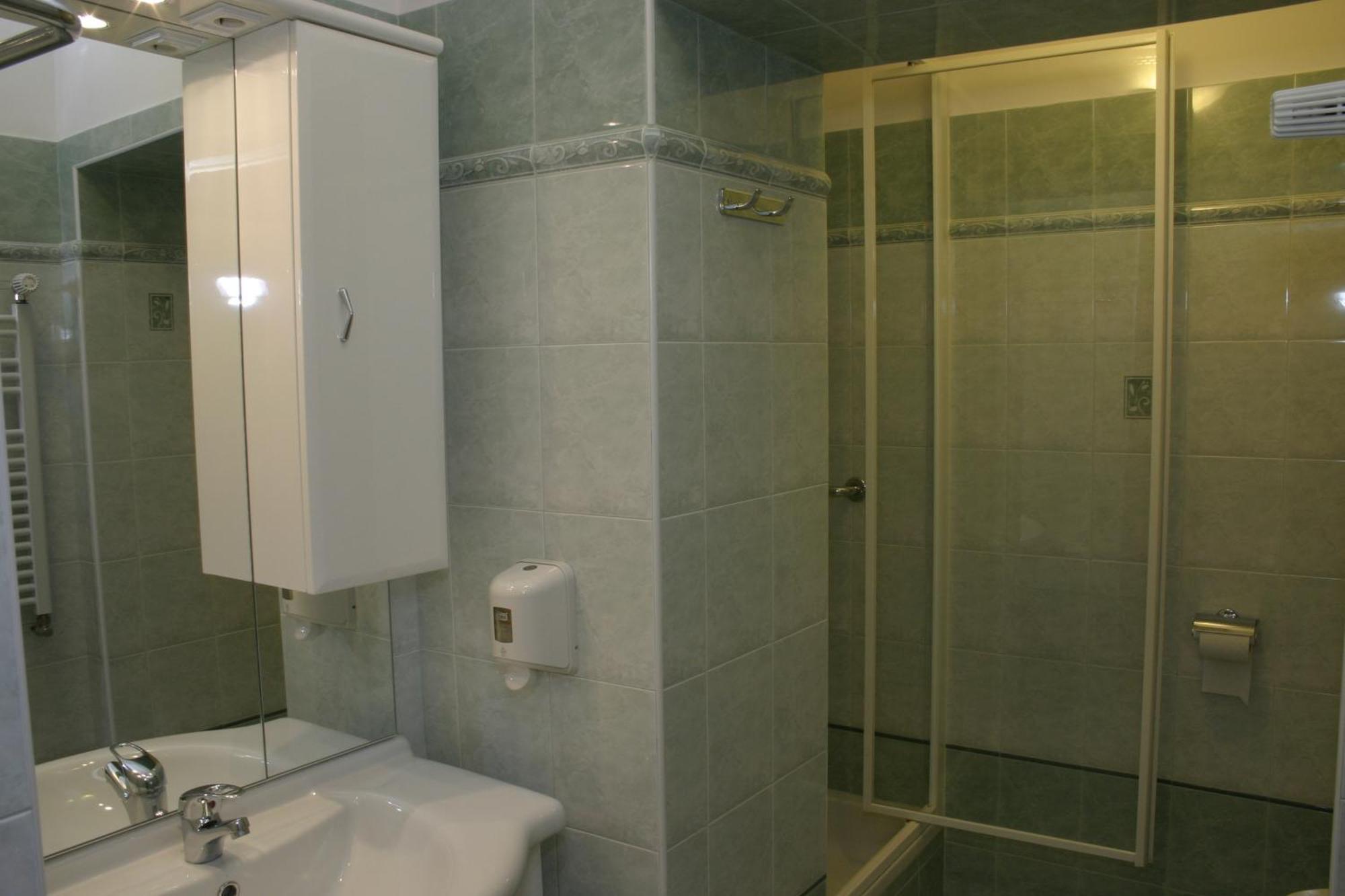 Kucko Panzio Gyor Apartment ภายนอก รูปภาพ