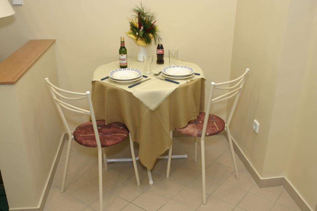 Kucko Panzio Gyor Apartment ภายนอก รูปภาพ