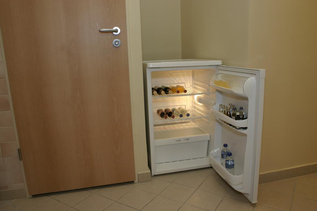 Kucko Panzio Gyor Apartment ภายนอก รูปภาพ